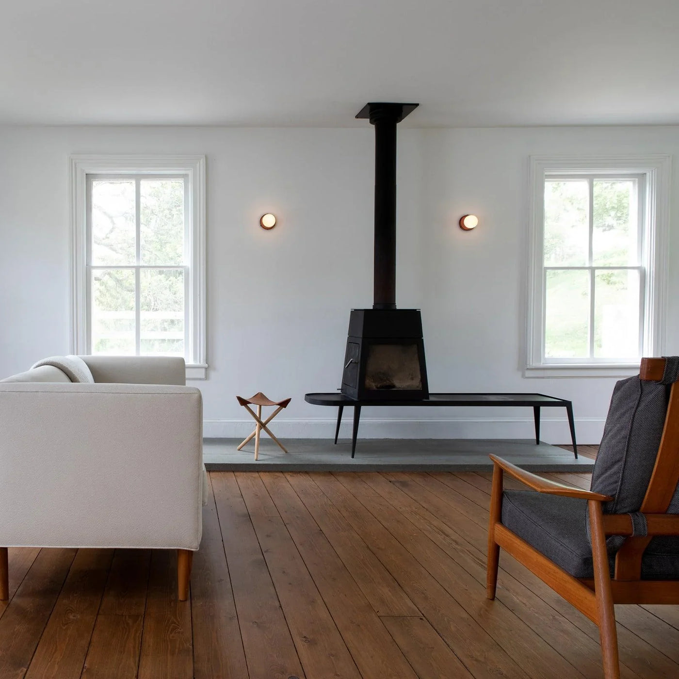 Modern LED Wall Light – Compact Downward Fixture