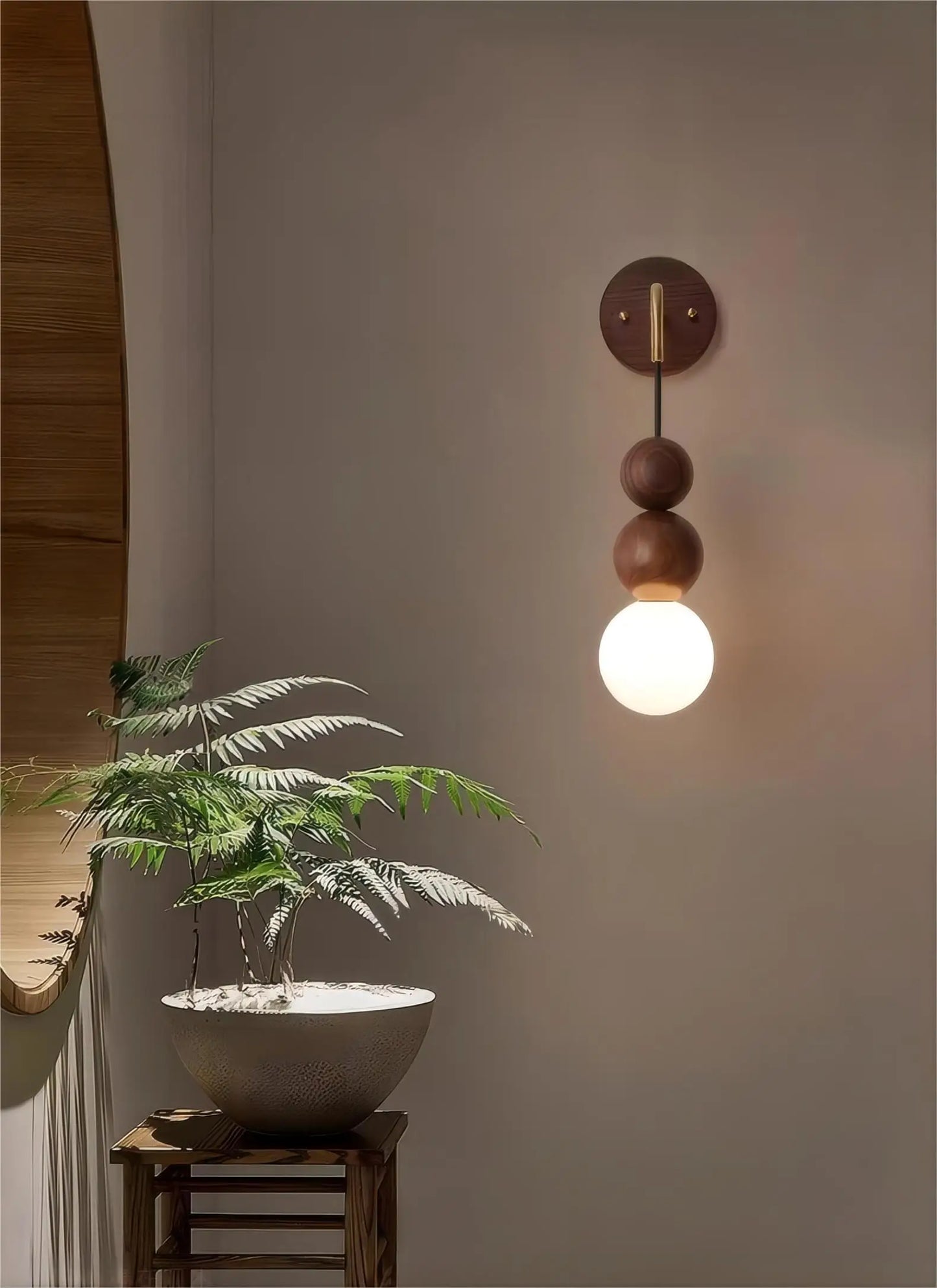 ShadowLuxe – Modern Wall Lamp with Walnut and Gradient Glass
