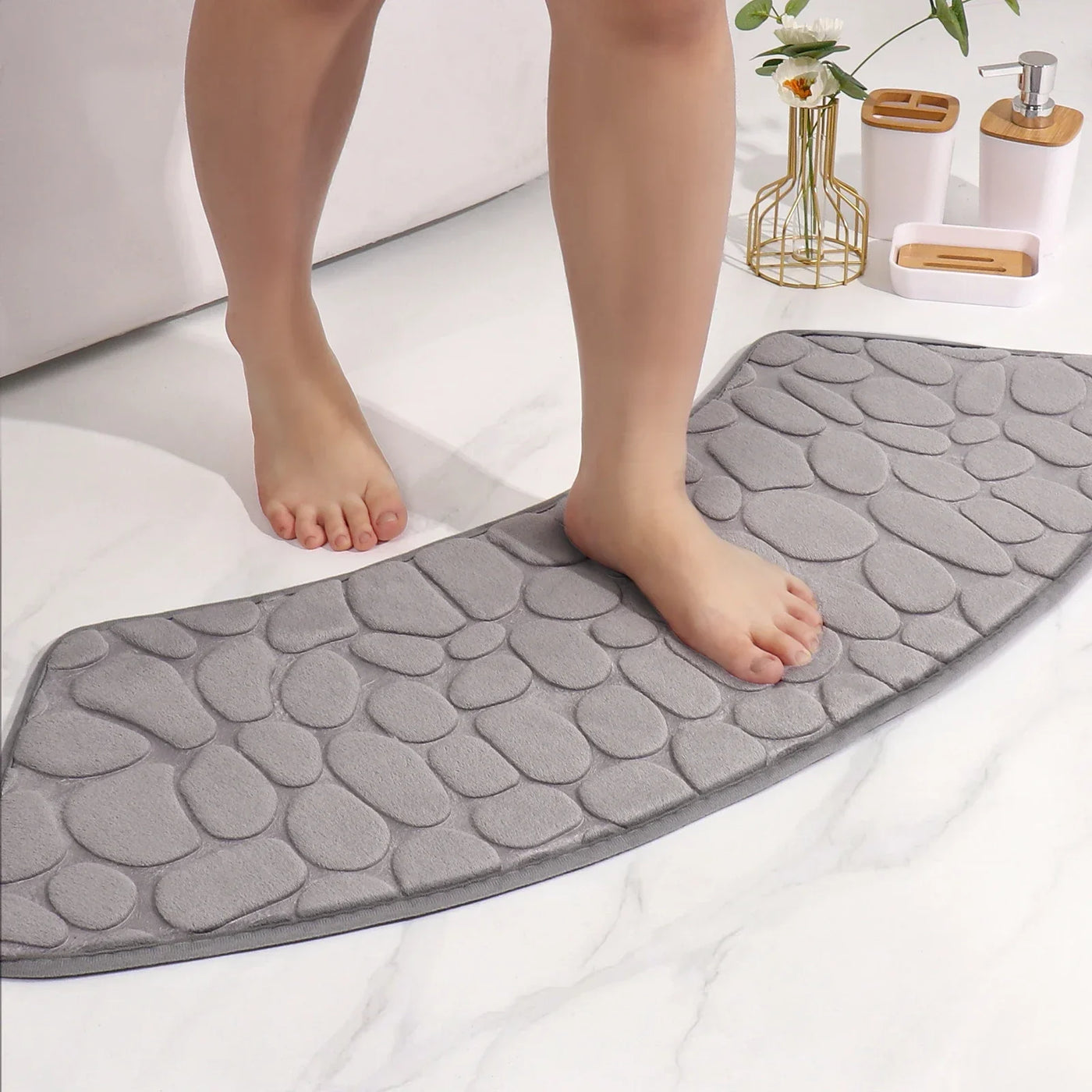 Curved Non-Slip Bathroom Mat with Ergonomic Design