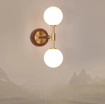 GoldBeam – Refined Brass Wall Lamp with Clean Lines
