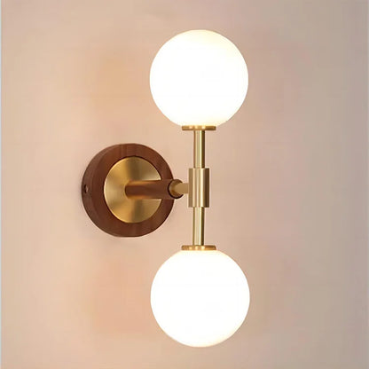 GoldBeam – Refined Brass Wall Lamp with Clean Lines