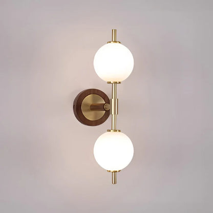 GoldBeam – Refined Brass Wall Lamp with Clean Lines