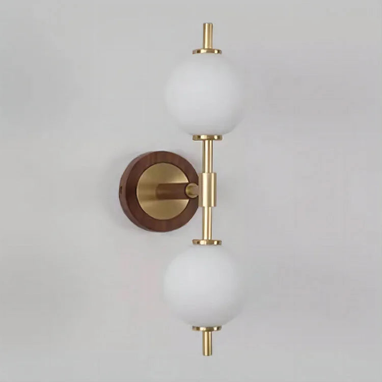 GoldBeam – Refined Brass Wall Lamp with Clean Lines