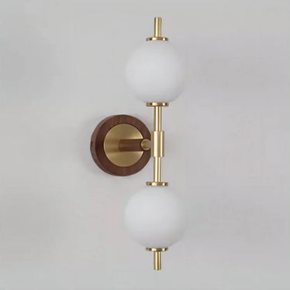 GoldBeam – Refined Brass Wall Lamp with Clean Lines