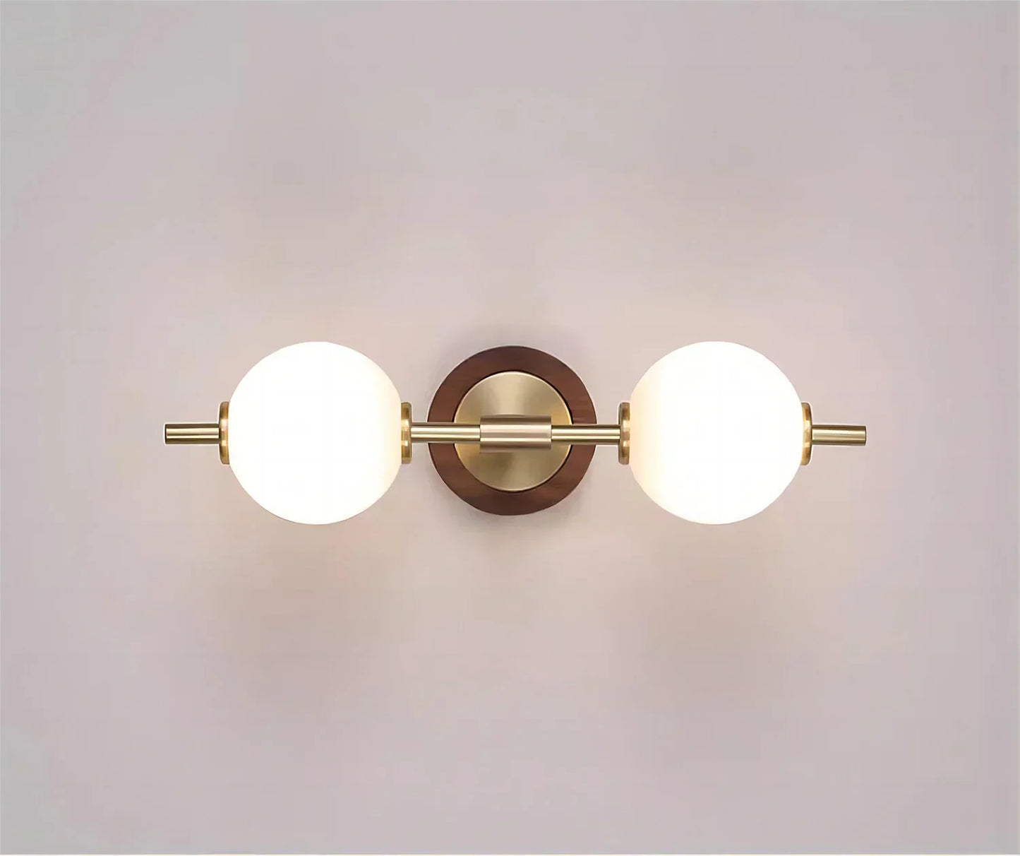 GoldBeam – Refined Brass Wall Lamp with Clean Lines