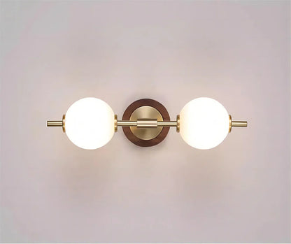 GoldBeam – Refined Brass Wall Lamp with Clean Lines