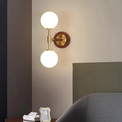 GoldBeam – Refined Brass Wall Lamp with Clean Lines