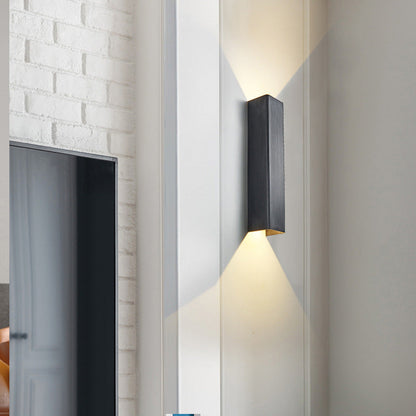 BeamGlow – Sleek Outdoor Lamp for Contemporary Spaces