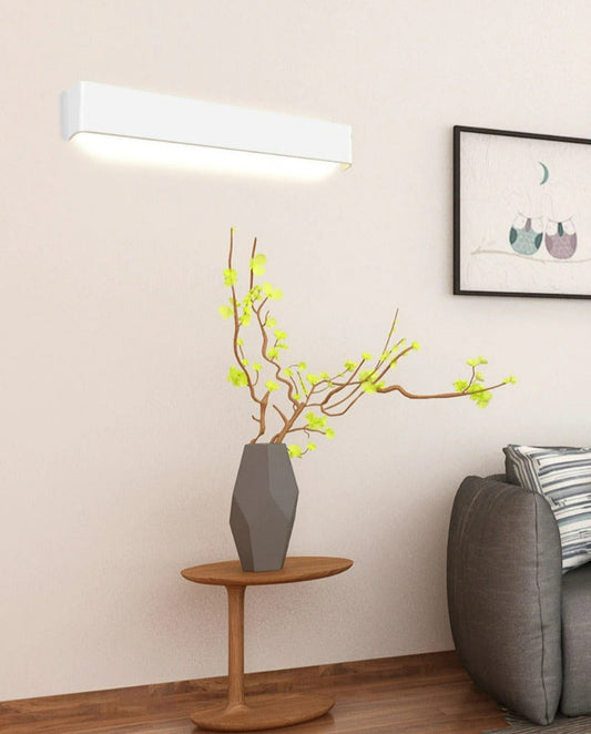 LumaGlow – Contemporary Wall Light