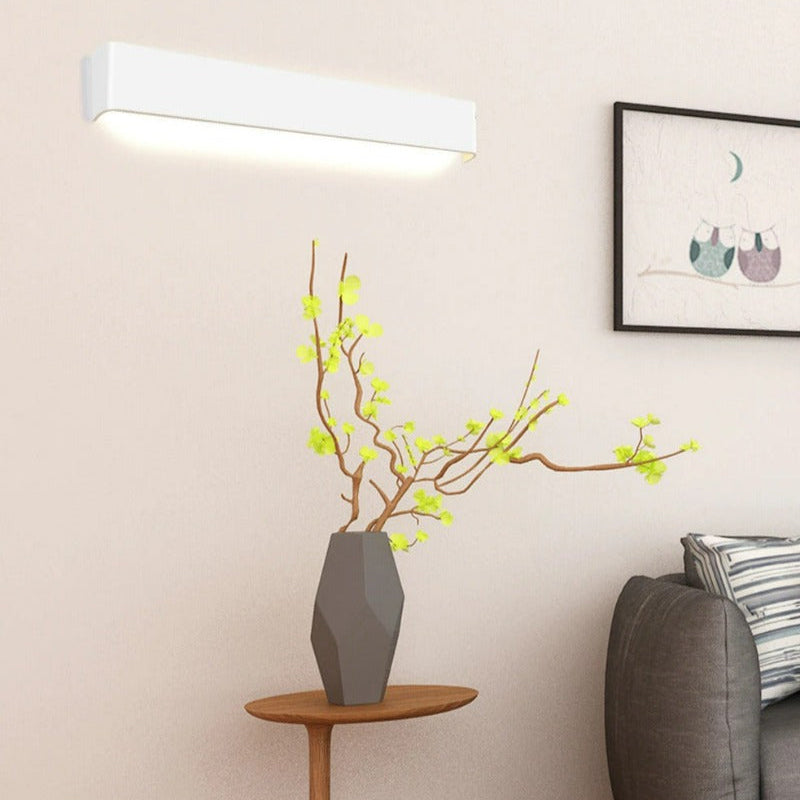 Contemporary LED Wall Lamp – Sleek Black Aluminum Light