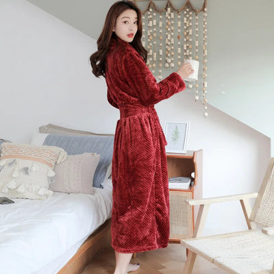 Evi Plush Bathrobe – Cozy Stylish Winter Lounge Robe