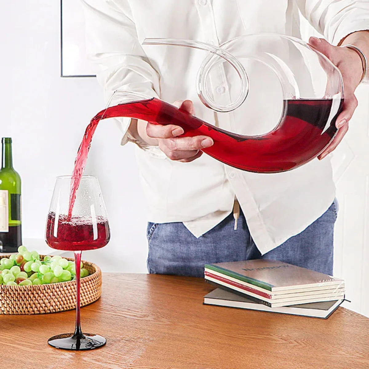 Elegant Swirling Wine Decanter for Aeration and Serving