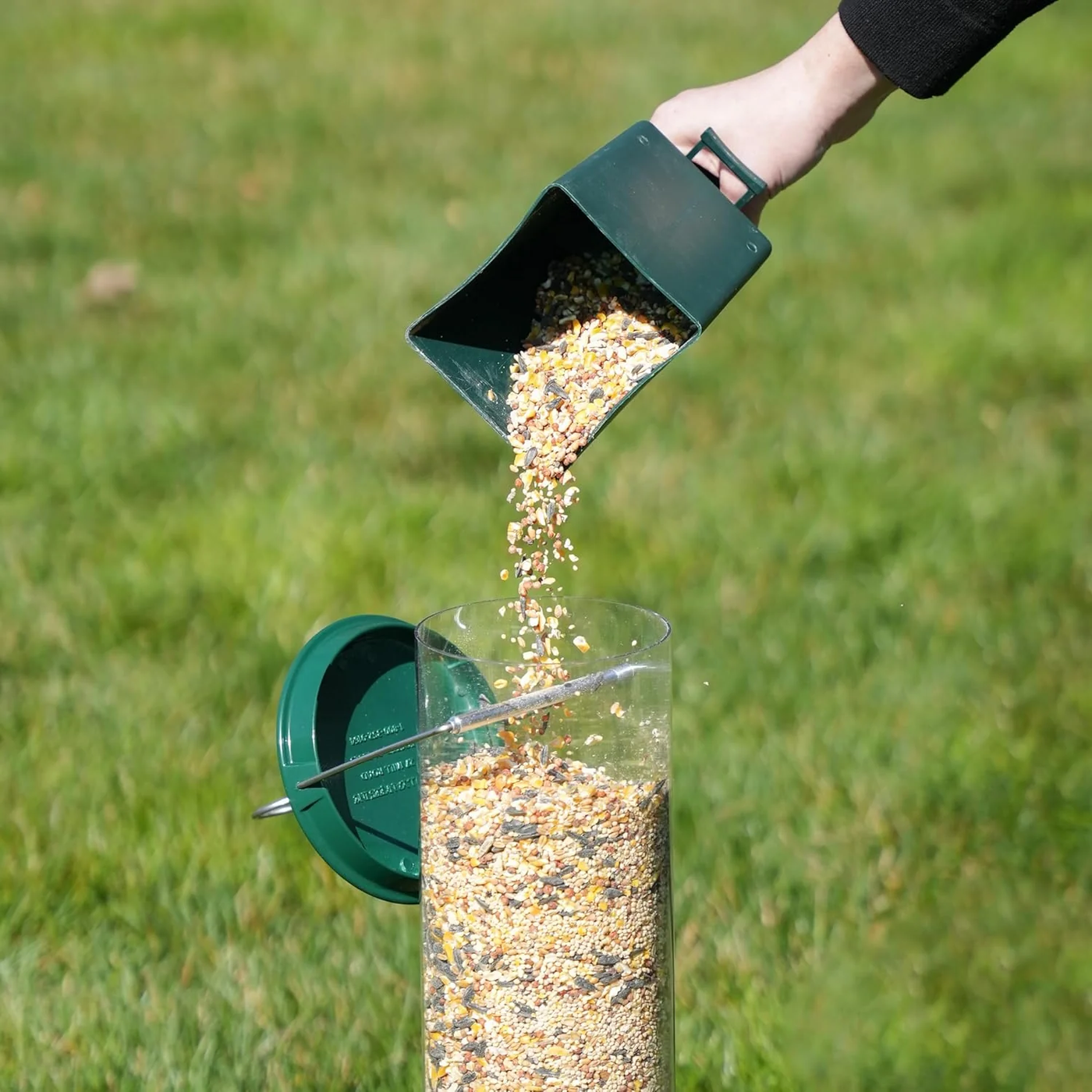 Metal Hanging Squirrel-Proof Bird Feeder for Gardens
