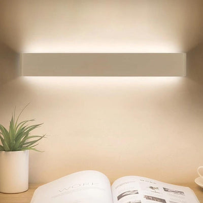 Contemporary LED Wall Lamp – Sleek Black Aluminum Light