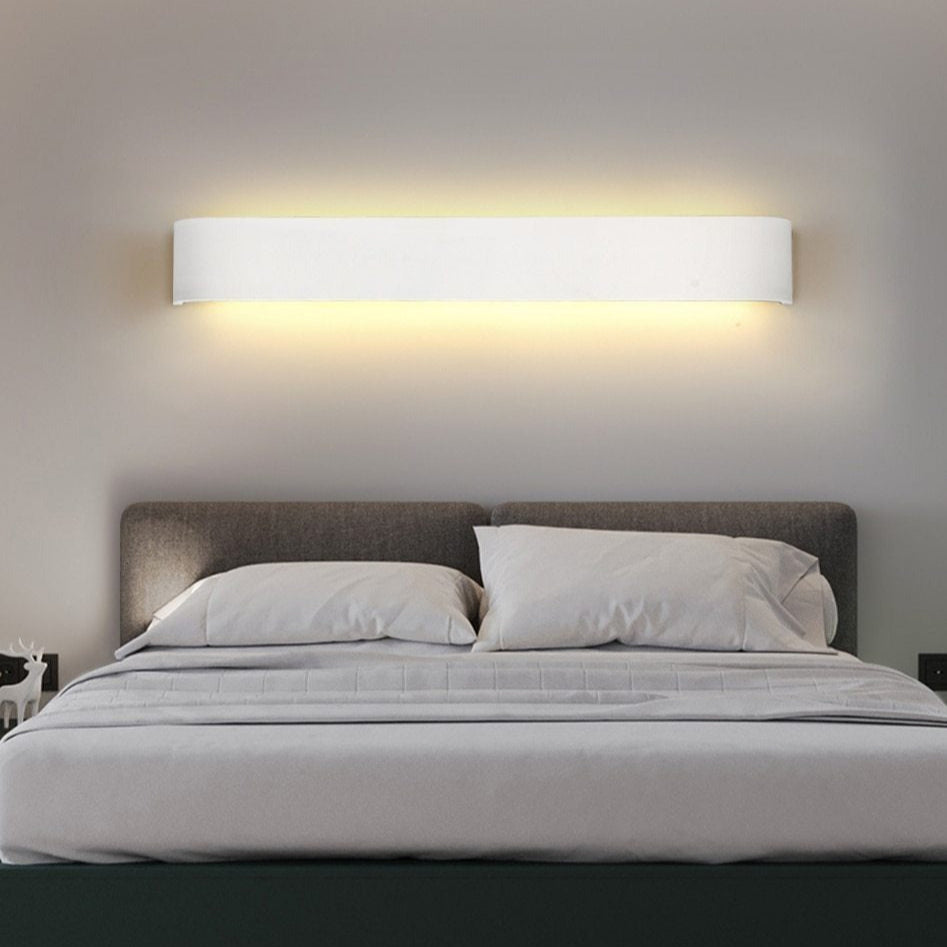 Contemporary LED Wall Lamp – Sleek Black Aluminum Light