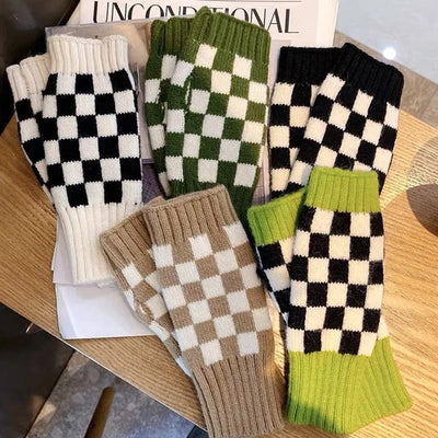 Women’s Checkered Winter Gloves – Warm Fingerless Knit Plaid Design