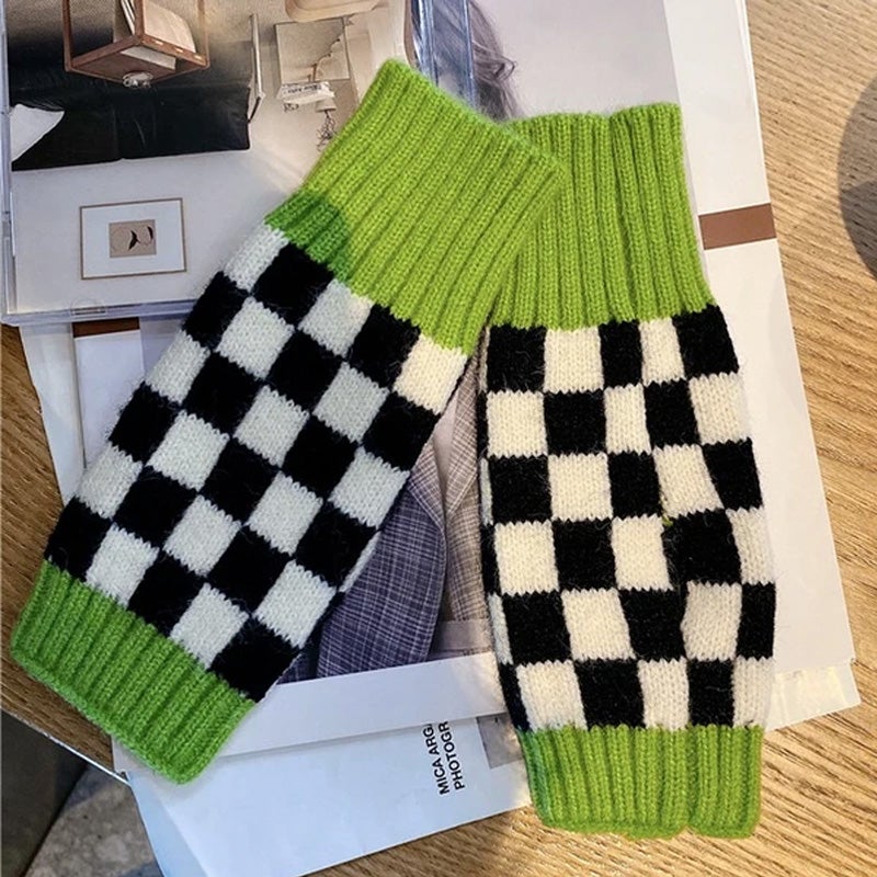 Women’s Checkered Winter Gloves – Warm Fingerless Knit Plaid Design